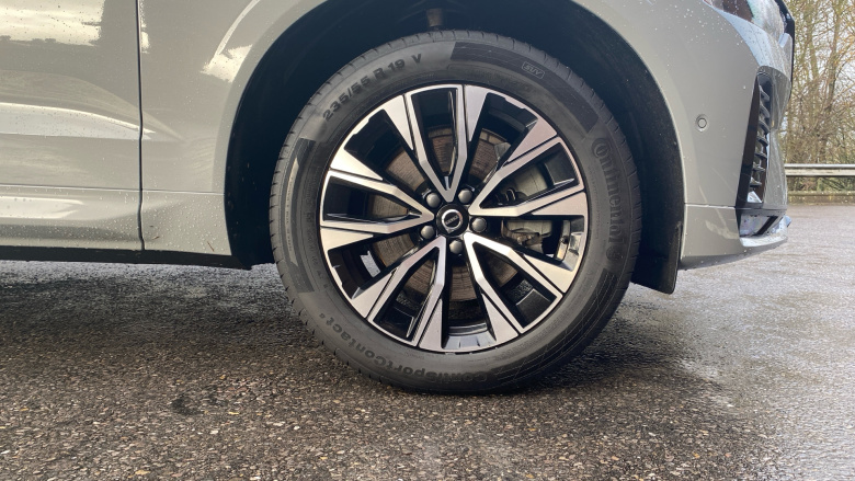 Volvo XC60 2.0 B5P Plus Dark 5dr AWD Geartronic Petrol Estate